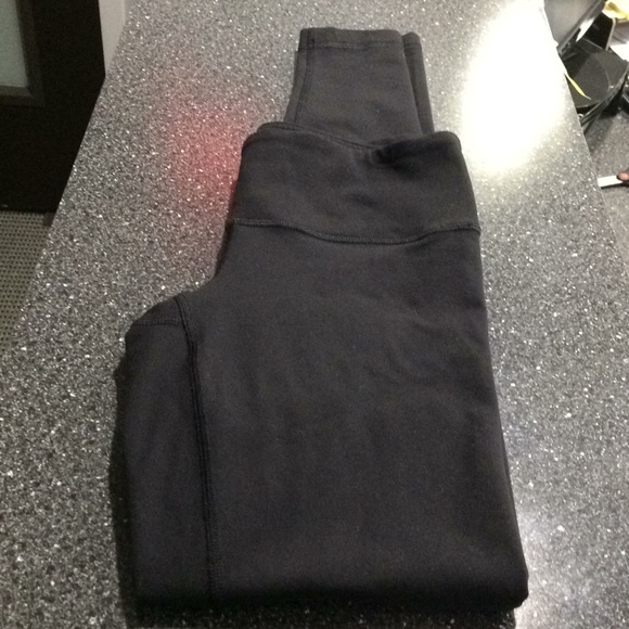 lululemon athletica Pants - EUC Lululemon black leggings size 4